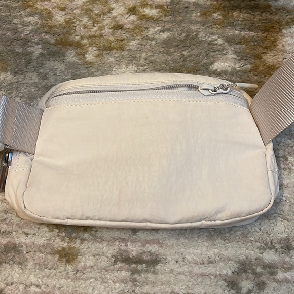 Lululemon everywhere belt bag - Picture 4 of 5